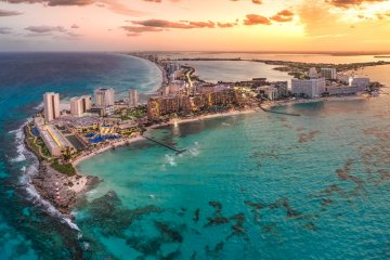 Cancun Getaway: Beaches and Cenotes 4 Days
